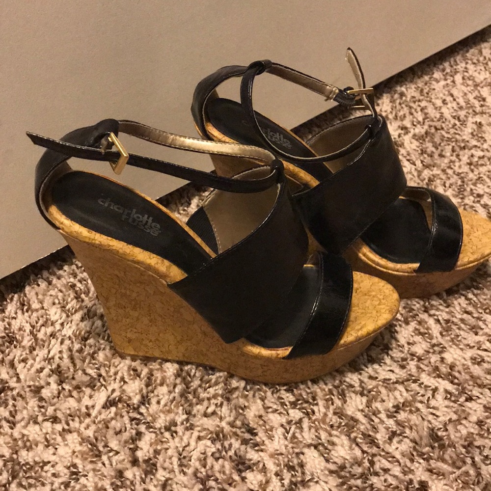 Black wedges